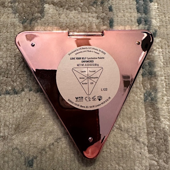 NEW LYS Beauty Eyeshadow Palette - Picture 3 of 3